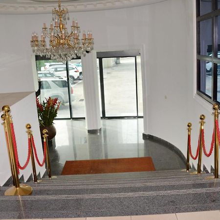 Hotel Vallée Des Princes Douala Exterior foto