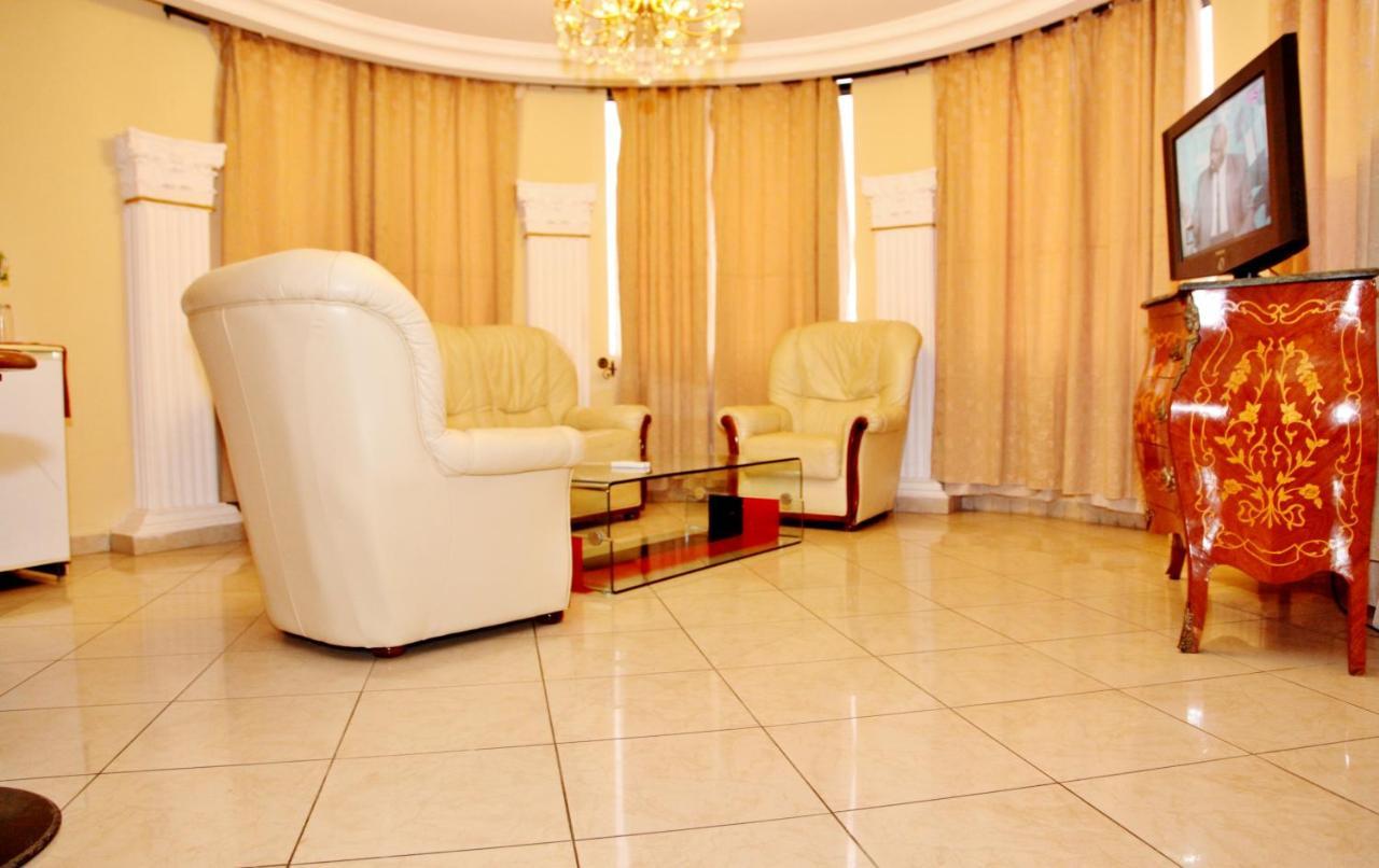 Hotel Vallée Des Princes Douala Exterior foto