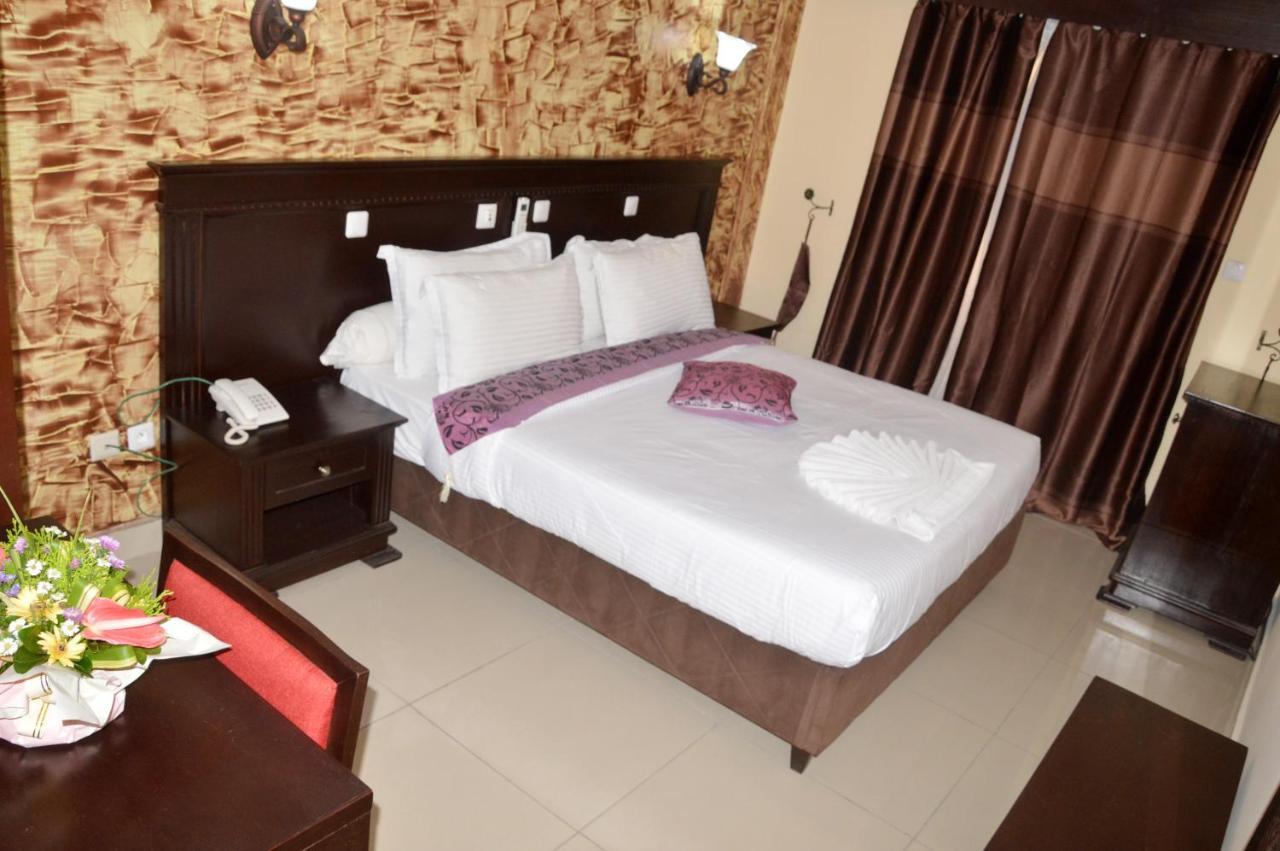 Hotel Vallée Des Princes Douala Exterior foto