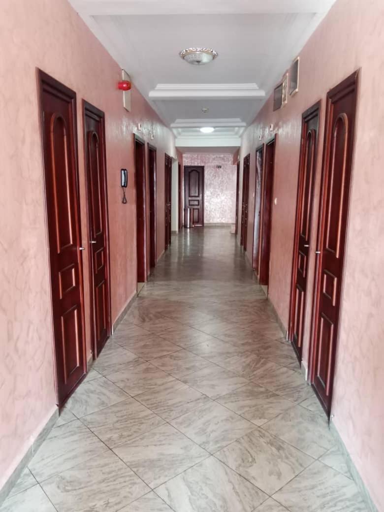 Hotel Vallée Des Princes Douala Exterior foto