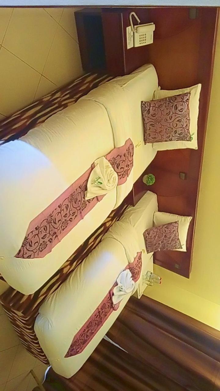 Hotel Vallée Des Princes Douala Exterior foto